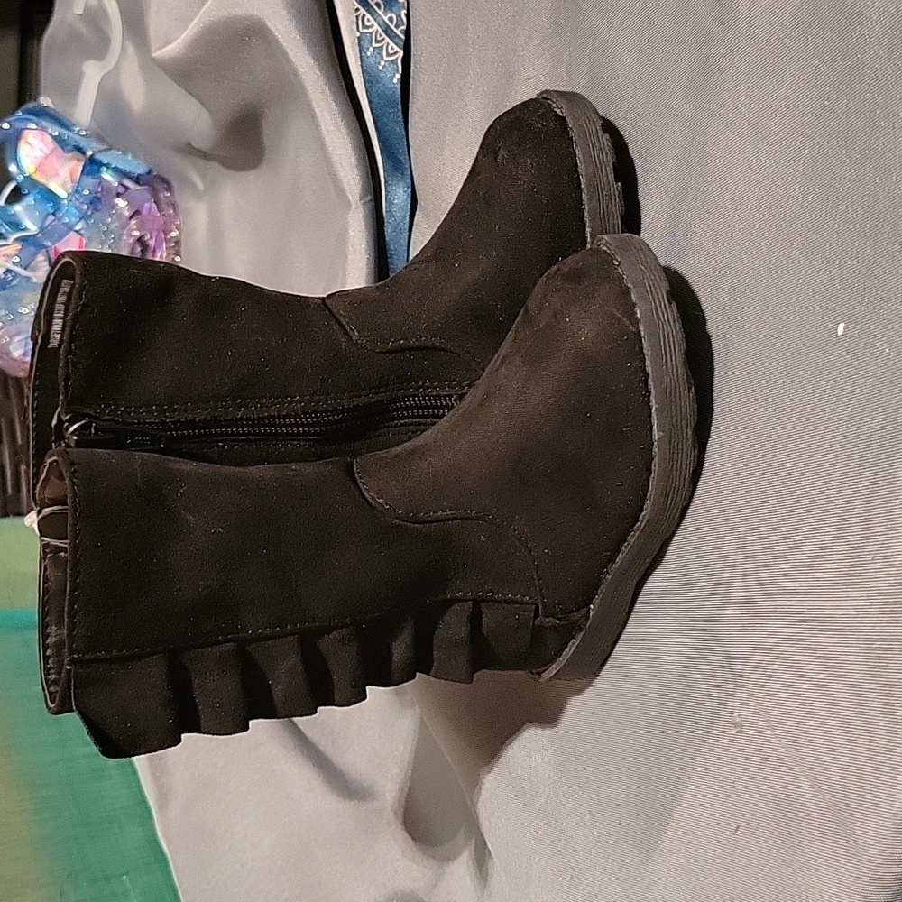 Nwt black suede boots